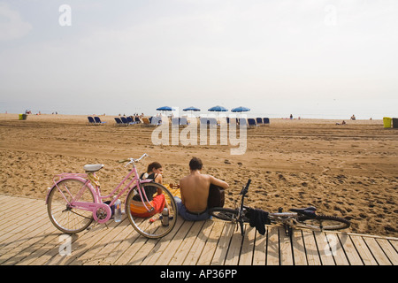 Platja de Barceloneta Beach, Vila Olimpica, Barceloneta, Barcellona, Spagna Foto Stock