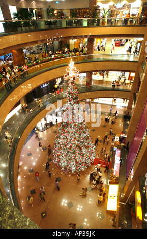 Albero di natale di Ngee Ann City Shopping Centre, Orchard Road, Singapore Foto Stock