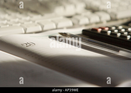 Scrivania da ufficio diario aperto al giorno 20 Foto Stock