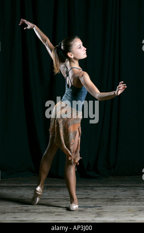 Ballet dance coreografo prove generali di persona dramatis attrice ballerina ballerina di creatività teatrale nazionale di carattere op Foto Stock