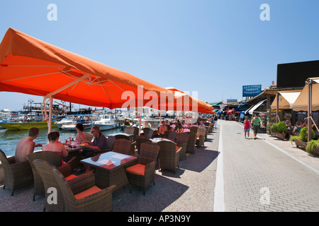 Harbourfront negozi e ristoranti, Paphos, nella costa occidentale di Cipro Foto Stock