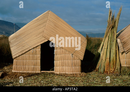 Casa Reed Uros isole lago Titcaca Perù Foto Stock