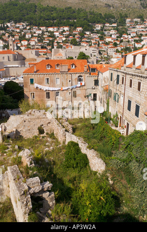 Incolto rovine della guerra gli edifici danneggiati nella città vecchia di Dubrovnik Dalmazia Croazia Foto Stock