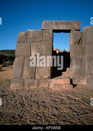 Inca porta e muratura in pietra Sacsayhuaman Perù Foto Stock