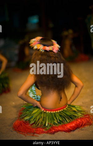 Tradizionale Tamure polinesiana danza, Tiki Village, l'Isola di Moorea, Isole della Società. Polinesia francese, Sud Pacifico Foto Stock