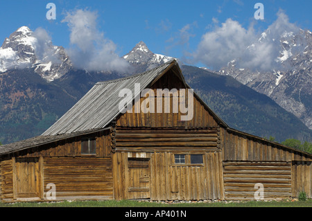 Moulton granaio sulla riga mormone con la grand tetons gamma in background Antelope Flats road Grand Teton National Park Wyoming USA Foto Stock