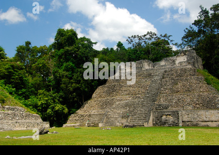 America centrale, Belize, Chiquibul riserva forestale, Caracol. Edifici di astronomia. Foto Stock