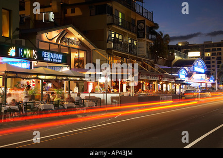 Kani s Restaurant e mercati di notte la Esplanade di Cairns di notte North Queensland Australia Foto Stock