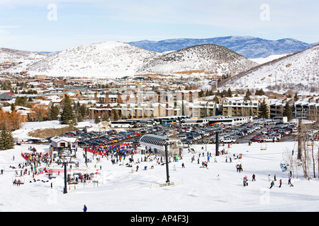 Park City stazione sciistica invernale Utah. Guardando giù nella valle e impianti di risalita. Foto Stock