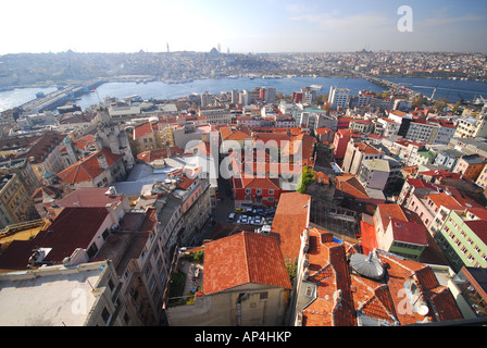 ISTANBUL. Sera vista di Beyoglu e oltre al Golden Horn & vecchia Istanbul, prelevato dalla parte superiore della Torre di Galata. 2007. Foto Stock