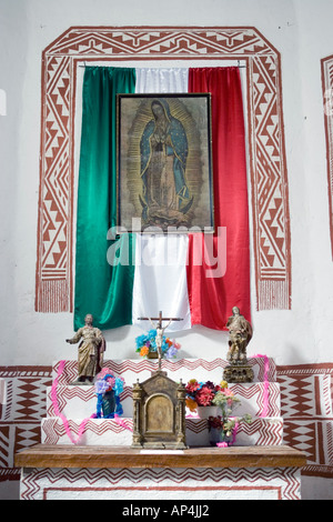 Vista della missione restaurata de los cinco Santos Senores, una chiesa costruita nel 1752 dai Gesuiti nel Cusarare Foto Stock