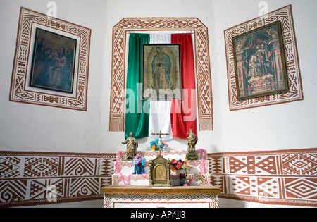 Vista della missione restaurata de los cinco Santos Senores, una chiesa costruita nel 1752 dai Gesuiti nel Cusarare Foto Stock