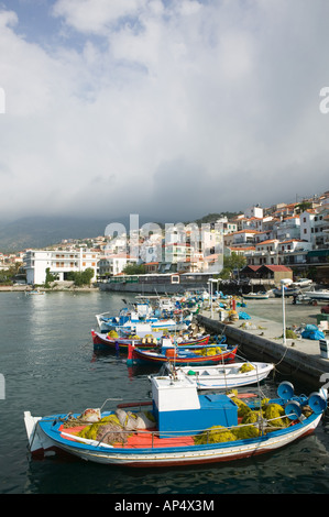 La Grecia, al nord-est delle Isole del Mar Egeo, Lesbo (Mitilini), Plomari: Sud Lesbo località di villeggiatura, e vista sul porto Foto Stock