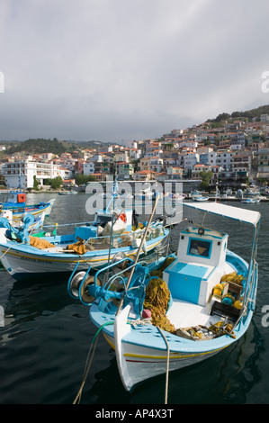 La Grecia, al nord-est delle Isole del Mar Egeo, Lesbo (Mitilini), Plomari: Sud Lesbo località di villeggiatura, e vista sul porto Foto Stock