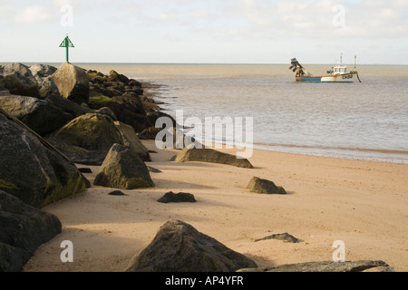 West Beach vicino al martello torri a Clacton-on-Sea, Essex Foto Stock