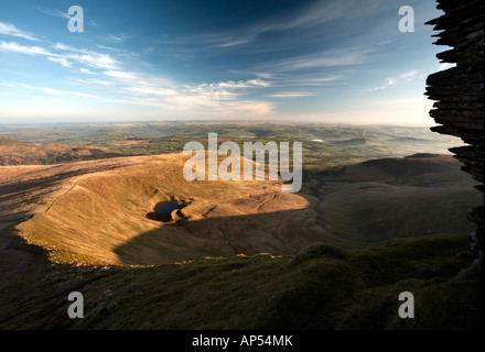 Vista dal mais Du giù Cwm Llwch, Brecon Beacons. Foto Stock