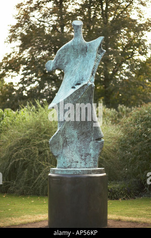 Henry Moore sculpture grande figura permanente del bordo della lama 1976 Foto Stock