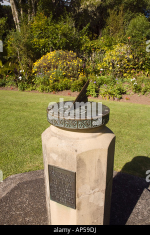 Meridiana commemorativa in casa del Trattato di motivi Waitangi National Riserva "Baia delle Isole' Northland Isola del nord della Nuova Zelanda Foto Stock