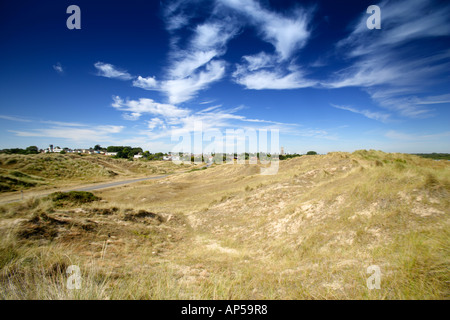 Dune con Winterton sul mare in distanza NORFOLK REGNO UNITO Foto Stock