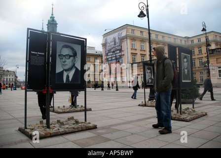 Vittime della legge marziale mostra fotografica a Varsavia durante 26. anniversario della legge marziale introdurre in Polonia dai comunisti Foto Stock