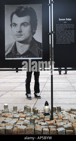 Vittime della legge marziale mostra fotografica a Varsavia durante 26. anniversario della legge marziale introdurre in Polonia dai comunisti Foto Stock