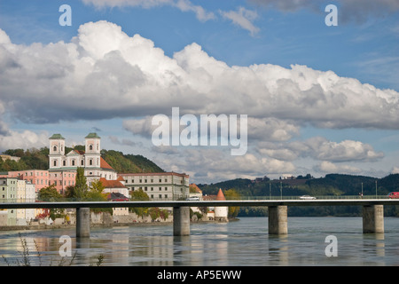 Passau città vista sul fiume Inn bridge Foto Stock