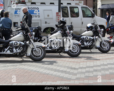 La polizia Harley Davidson Moto line up durante una manifestazione di protesta a Seattle Foto Stock