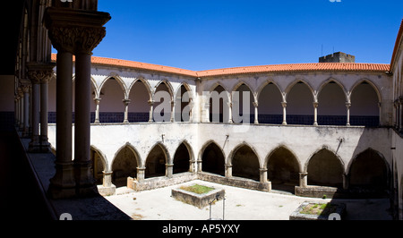 Chiostro di lavaggio nel convento dei Templari di Cristo a Tomar, Portogallo. Patrimonio Mondiale UNESCO Foto Stock