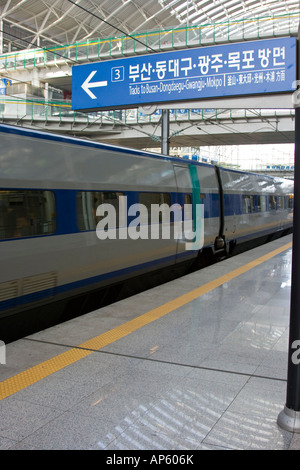 KTX Korail Railroad Gwangmyeong piattaforma Corea del Sud Foto Stock