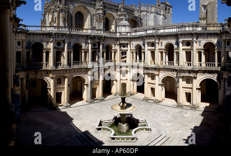 Il re Giovanni III chiostro (capolavoro del rinascimento) nel convento dei Templari di Cristo a Tomar, Portogallo. Patrimonio Mondiale UNESCO Foto Stock