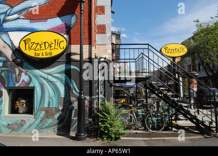 Saint Denis Street nel Quartiere Latino quartiere città di Montreal provincia del Québec in Canada Foto Stock