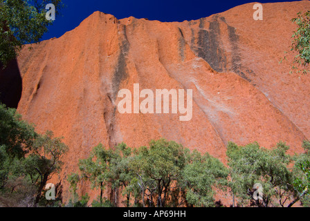 Lato massiccia di Uluru Foto Stock