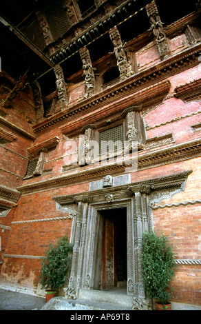 Il Nepal Kathmandu Durbar Square Royal Palace di porte e finestre Foto Stock