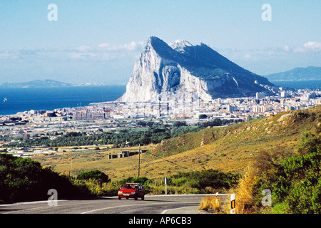 Roccia di Gibilterra vista da la linea, Cadice. Andalusia Spagna Foto Stock