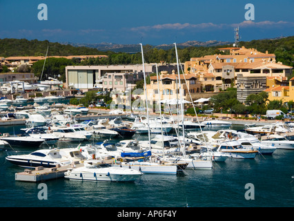 Yacht di lusso marina di Porto Cervo sulla Costa Smeralda Sardegna Italia Foto Stock
