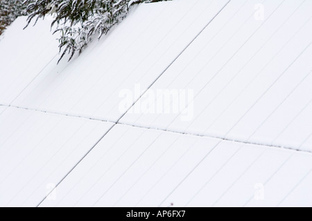 Pannelli solari ricoperta di neve Foto Stock