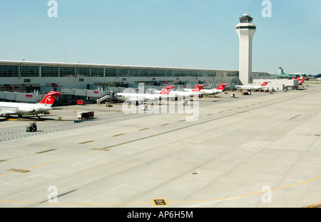 Aeromobili di Northwest Airlines all'Aeroporto di Detroit Michigan MI Foto Stock