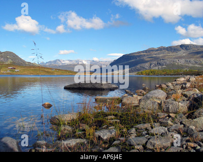 Il bellissimo lago su Slettefjell durante l estate indiana, Jotunheimen, Norvegia Foto Stock