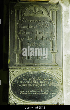 Cwmyoy chiesa del XVIII e XIX secolo lapidi nei pressi di Abergavenny Monmouthshire Wales UK Foto Stock