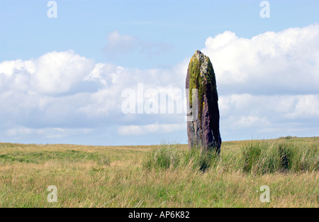 Maen Llúria un massiccio a forma di rombo in pietra permanente su aperta isolata tra la brughiera e Ystradfellte Heol Senni Powys Wales UK Foto Stock