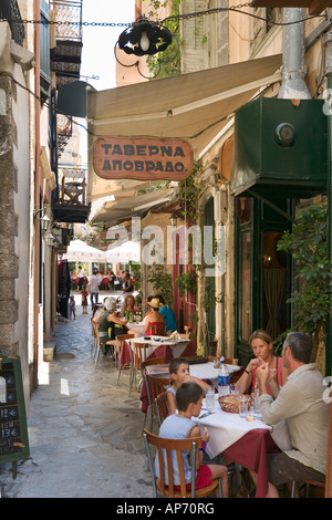 Taverna nella Città Vecchia, Chania, North West Coast, Creta, Grecia Foto Stock