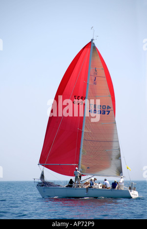 L'annuale gara di barche a vela tra Port Huron e Isola di Mackinaw richiede il lavoro di squadra Foto Stock