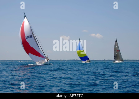 L'annuale gara di barche a vela tra Port Huron e Isola di Mackinaw richiede il lavoro di squadra Foto Stock