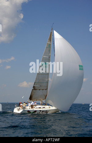 L'annuale gara di barche a vela tra Port Huron e Isola di Mackinaw Michigan richiede il lavoro di squadra Foto Stock