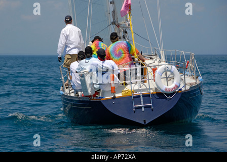 L'annuale gara di barche a vela tra Port Huron e l'isola di Mackinac Michigan richiede il lavoro di squadra Foto Stock