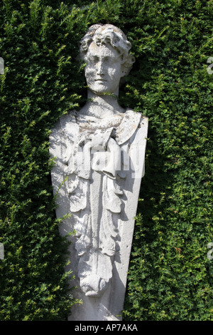 Statua del Queen's Garden a Kew Gardens nel Surrey, Londra Foto Stock