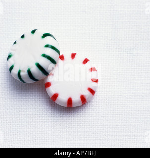 Due caramelle di menta piperita Foto Stock