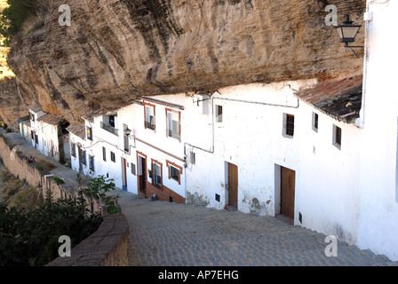 Case costruite nella roccia a Setenil de las Bodegas Andalusia Spagna Foto Stock