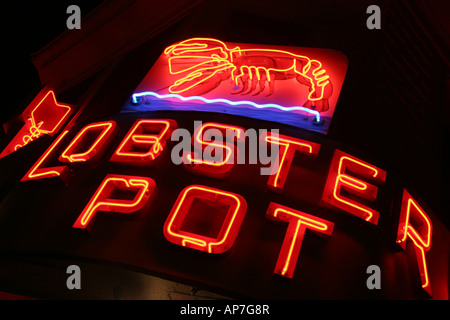 Insegna al neon di Lobster Pot Restaurant in a Provincetown Cape Cod STATI UNITI D'AMERICA Foto Stock