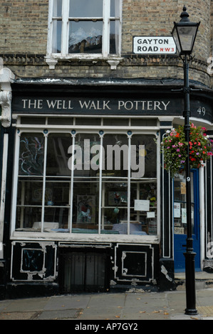 Il pozzo a piedi negozio di ceramiche in Hampstead London REGNO UNITO Foto Stock